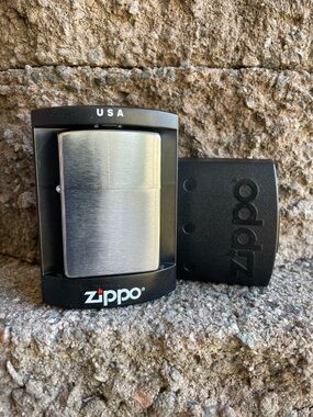 Vintage Zippo Brushed Chrome Classic Lighter - Silver
